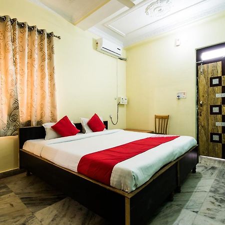 Oyo 24087 Viraj Hotel Danapur Exterior foto