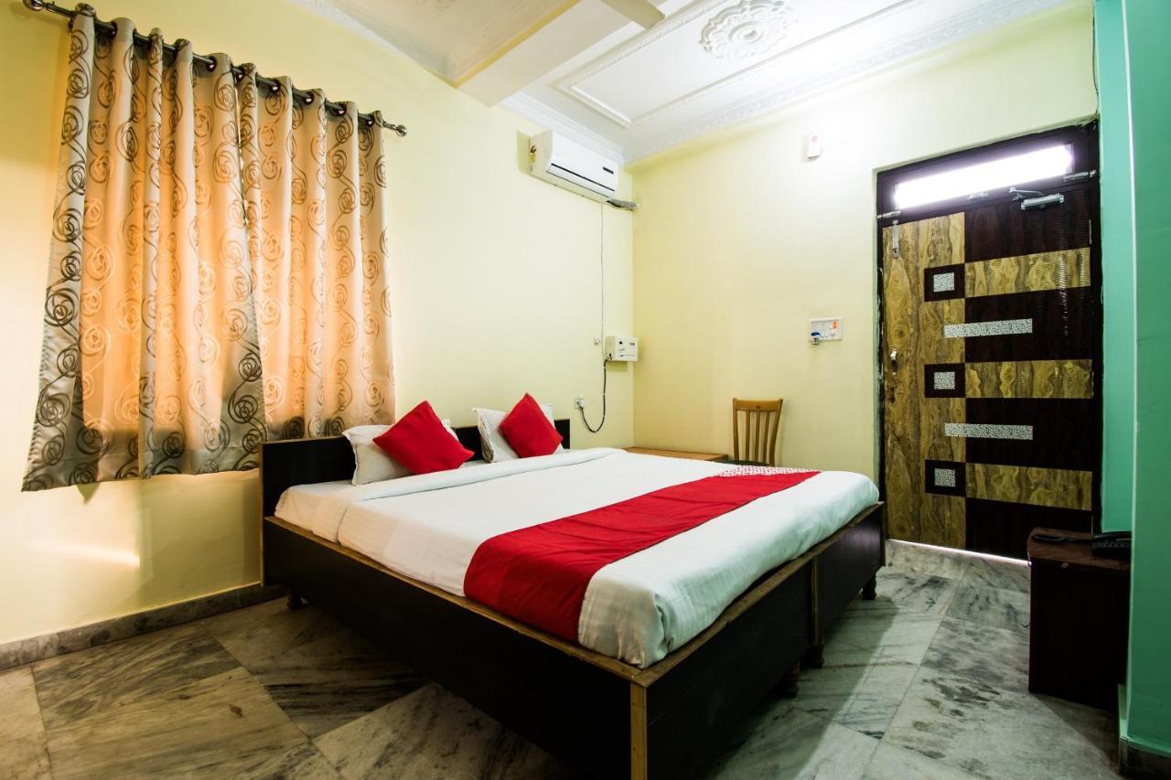 Oyo 24087 Viraj Hotel Danapur Exterior foto